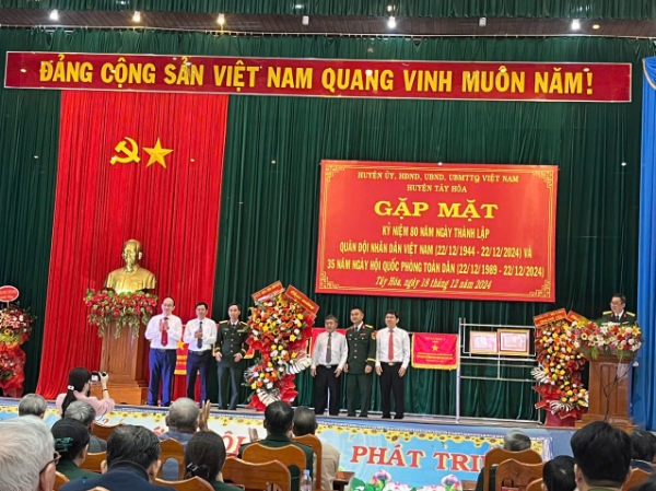 Hình ảnh cho bài viết Tây Hòa: Tổ chức Kỷ niệm 80 năm Ngày thành lập Quân đội nhân dân Việt Nam và 35 năm Ngày hội Quốc phòng toàn dân